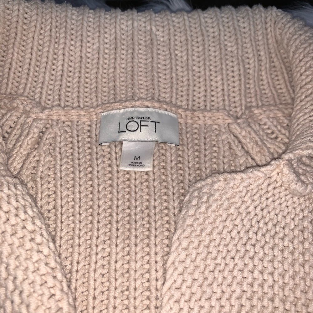 🌺 3/$25 The Loft Sweater - Picture 2 of 4